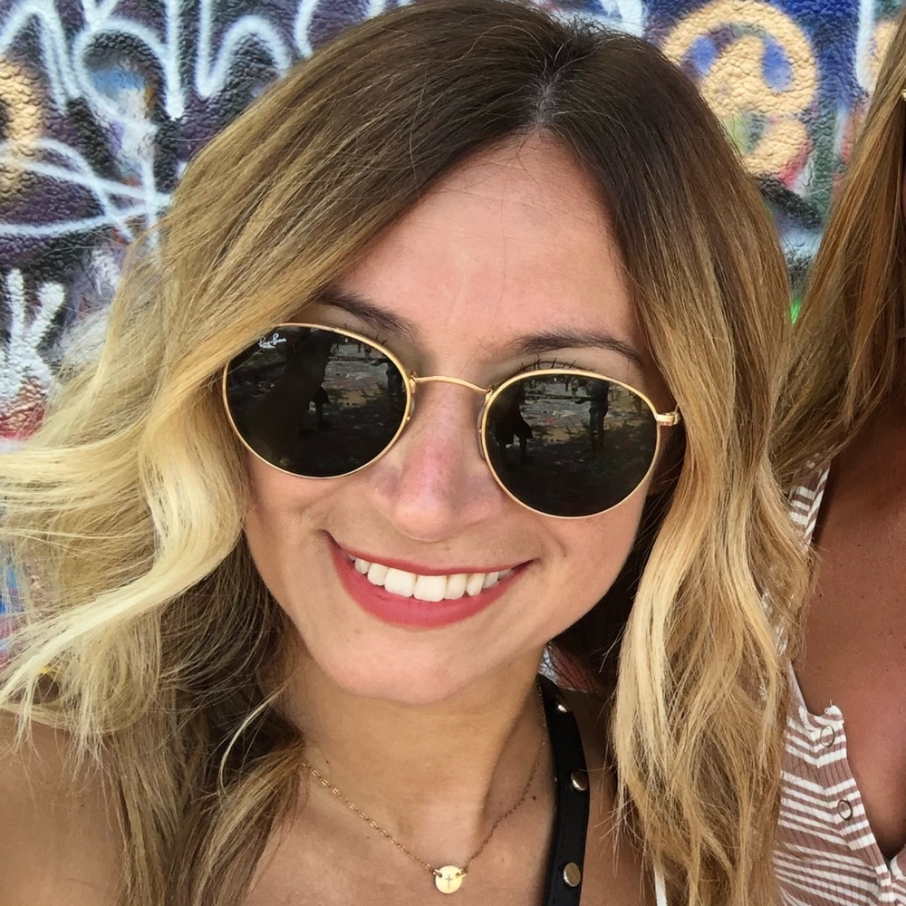 Meet your Posher, Danielle